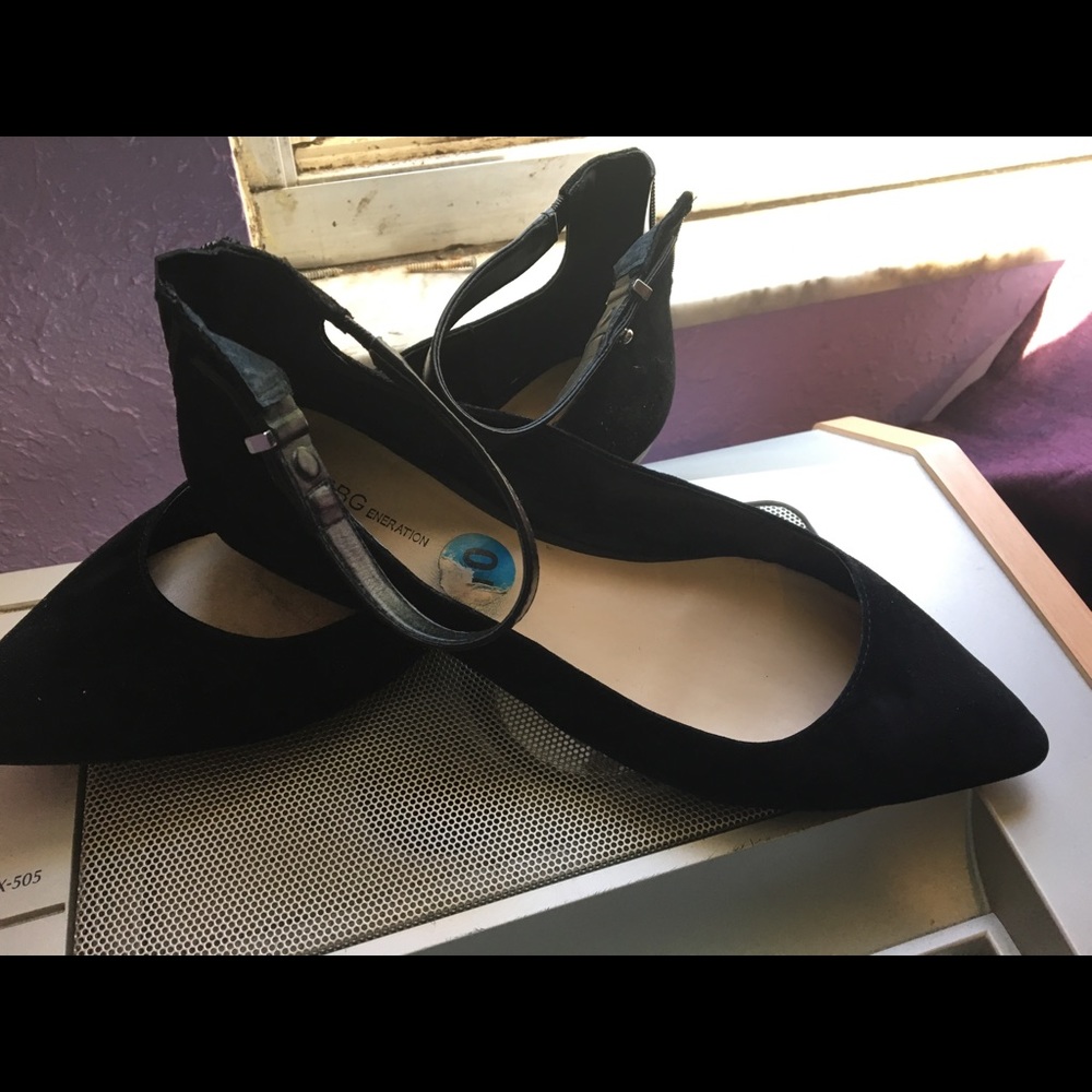Black strap flats